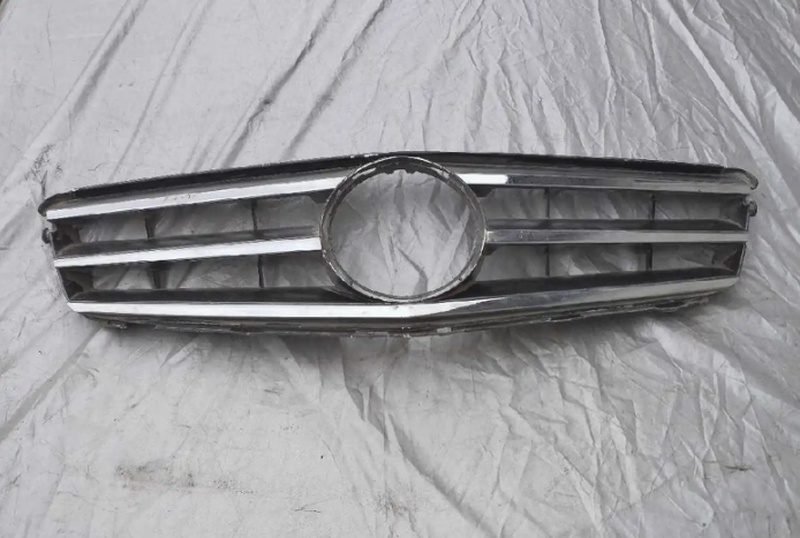 Решетка радиатора для Mercedes-Benz AMG W204